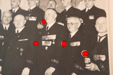 Preview: altes Gruppenfoto Veteranen Kyffhäuser Bund Ost - hochdekorierte Männer dabei - viele Orden